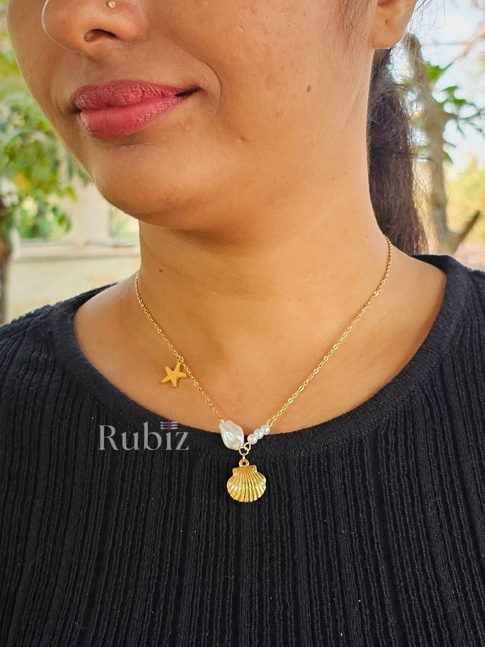Pearly Shell Gold Necklace